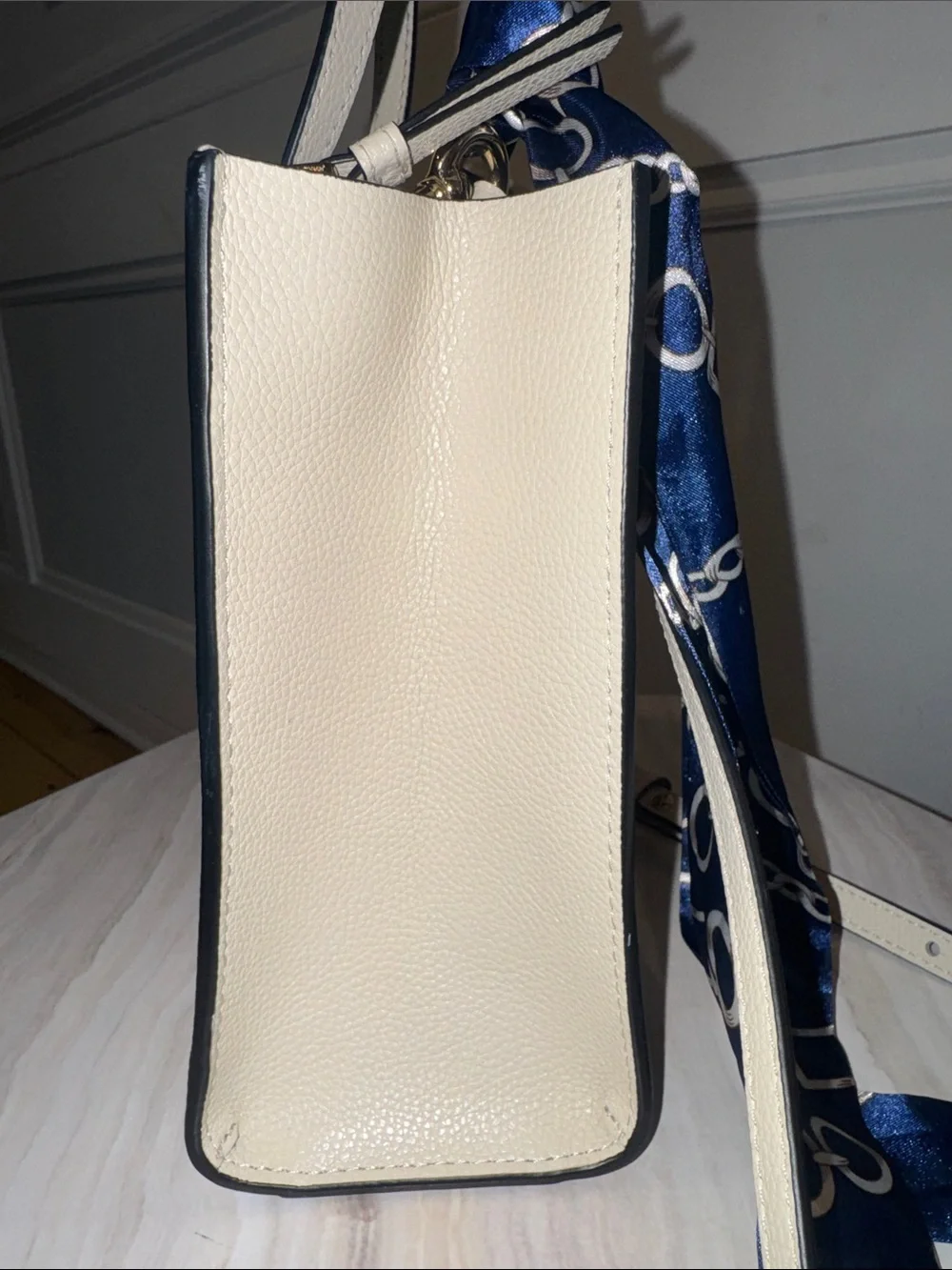 Marc Jacobs Bag Mini Grind Cream Leather Tote Crossbody with Navy Scarf - Picture 8 of 17